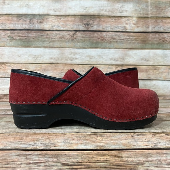 red nursing clogs